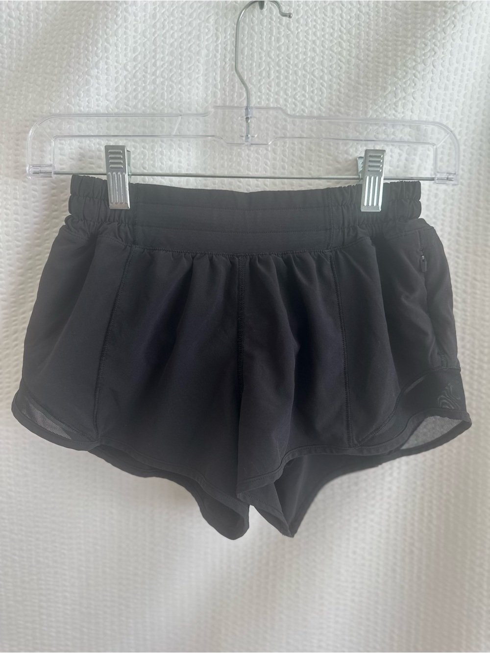 LULULEMON Hotty Hot Black 4” Lined Running Athletic Shorts Size 4 Zip Pocket